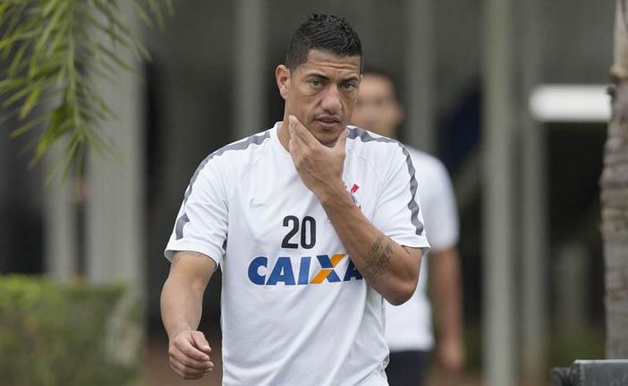 Ralf est&aacute; com direitos de imagem atrasados e n&atilde;o gostou de ter sido chamado de mercen&aacute;rio por parte da torcida corintiana (Daniel Augusto Jr/Agência Corinthians)