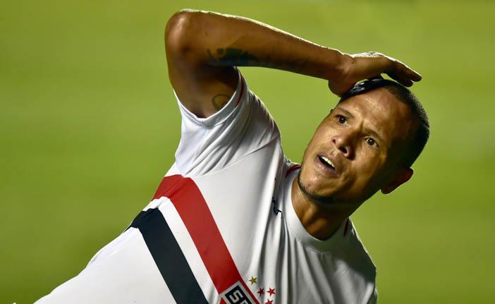 Luis Fabiano n&atilde;o est&aacute; &agrave; venda; n&atilde;o &eacute; jogador descart&aacute;vel, disse dirigente do clube  (France Press)