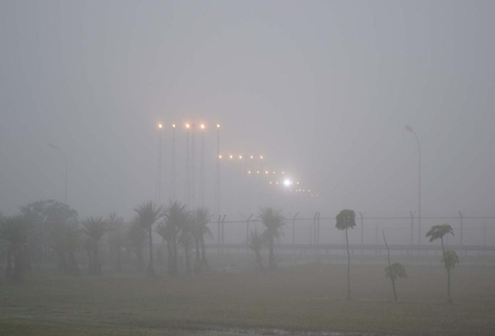 Forte nevoeiro causou o fechamento do Aeroporto de Cumbica no in&iacute;cio da manh&atilde; (Captura de vídeo)
