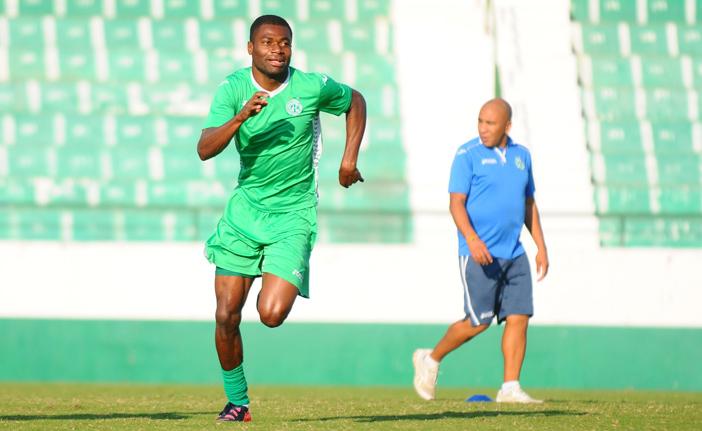 Expulso logo em sua estreia pelo Guarani, o volante Serginho tem chance de mostrar servi&ccedil;o contra o Juventude (Elcio Alves/AAN)
