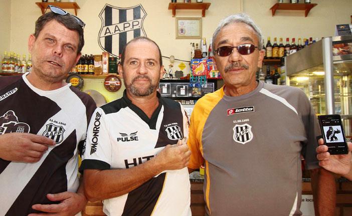 Gerson Diademe, S&iacute;lvio Roberto Estev&atilde;o e Jorge Alexandro Sobrinho ( da esquerda para a direita) foram comemorar ontem a campanha da Ponte Preta no Brasileir&atilde;o (Janaína Ribeiro/Especial a AAN)