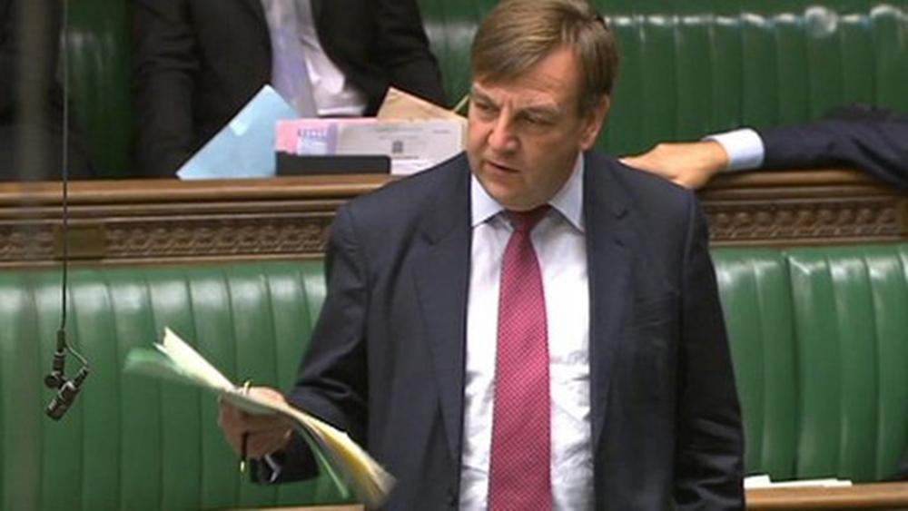 John Whittingdale admite que &eacute; improv&aacute;vel que ocorram dois Mundiais sucessivos na Europa. (  Cedoc/RAC)