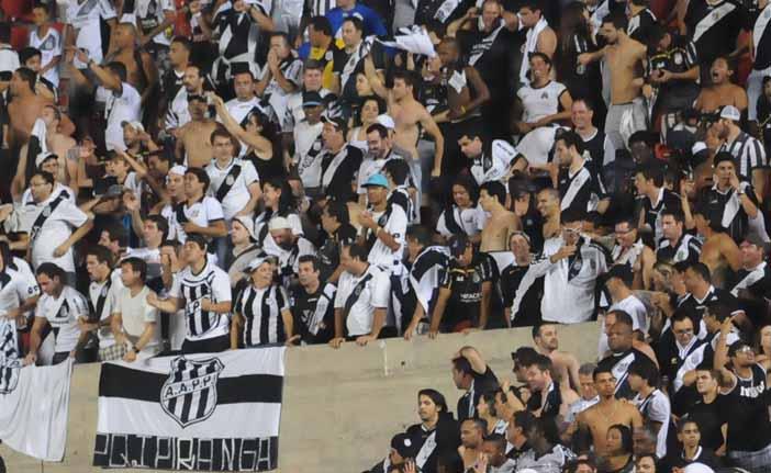 Torcida da Macaca d&aacute; seu apoio ao time (Cedoc/RAC)