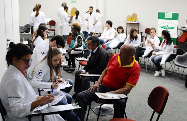 A triagem foi feita por 80 profissionais da sa&uacute;de e 60 estudantes de medicina da Unicamp, PUC-Campinas e S&atilde;o Leopoldo Mandic ( Elcio Alves)