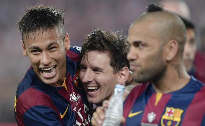 Neymar e Messi comemoram no Campo Nou: Bar&ccedil;a segue firme na busca da tr&iacute;plice coroa (France Press)