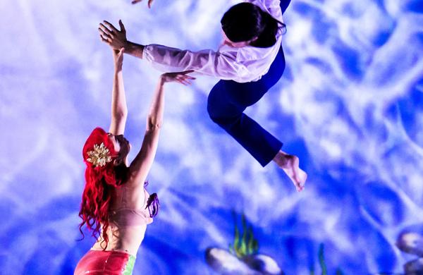 Bailarinos da Academia &Iacute;ris Ativa - Lina Penteado em 'A Pequena Sereia', que ser&aacute; apresentada no Teatro Castro Mendes (  Divulgação)