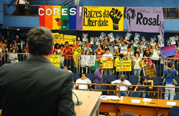 Na tribuna, alguns vereadores fizeram declara&ccedil;&otilde;es homof&oacute;bicas e chegaram a mandar os manifestantes para o &quot;inferno&quot; (Elcio Alves)