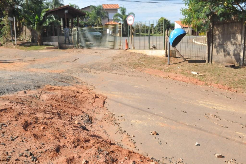 Nova via &eacute; apontada como uma das alternativas para desafogar a entrada principal do condom&iacute;nio, na Avenida San Conrado ( Carlos Sousa Ramos / AAN)