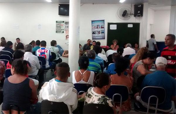 Pacientes aguardam atendimento em UPA (Gustavo Abdel/ AAN)