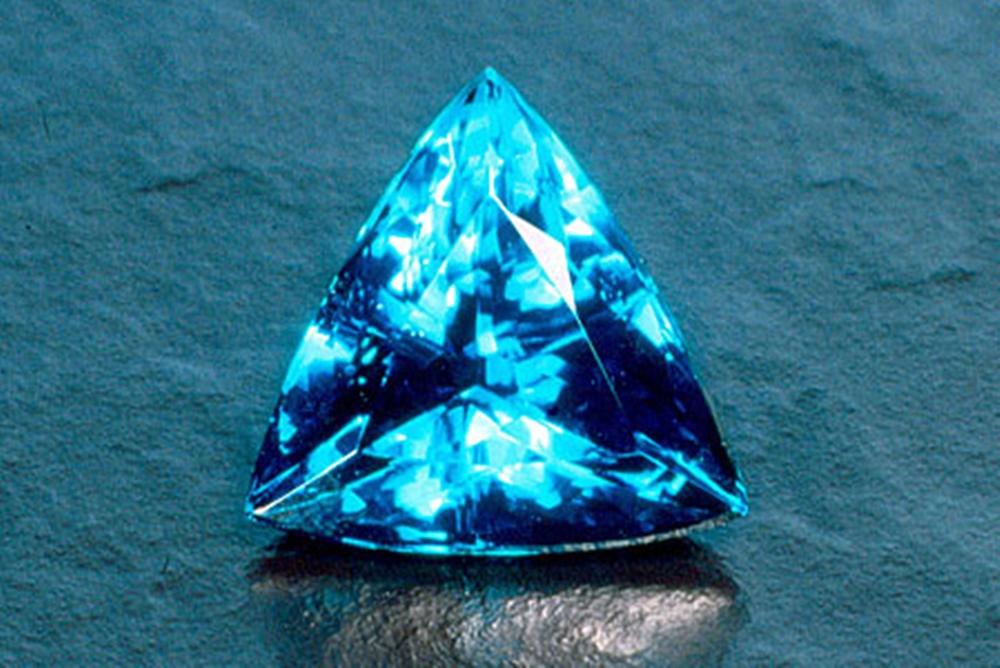 Uma &uacute;nica pedra de turmalina azul pode chegar a custar R$ 3 milh&otilde;es (  Cedoc/RAC)