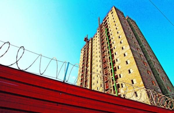 Prédio em construção em Campinas: construção civil voltou a se movimentar este ano, garantindo crescimento de mais de 32% na liberação de crédito imobiliário sobre 2012 (Janaína Maciel/Especial para a AAN)