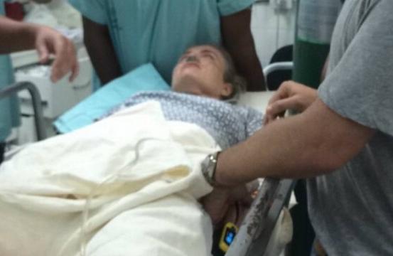 Leitor divulga foto de Angelica sendo atendida em maca após pouso forçado no MS (Foto de leitor)
