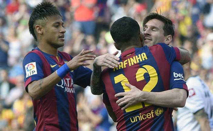 A briga pelo t&iacute;tulo j&aacute; estava definida, com o Barcelona campe&atilde;o e o Real vice (Josep Lago/AFP)