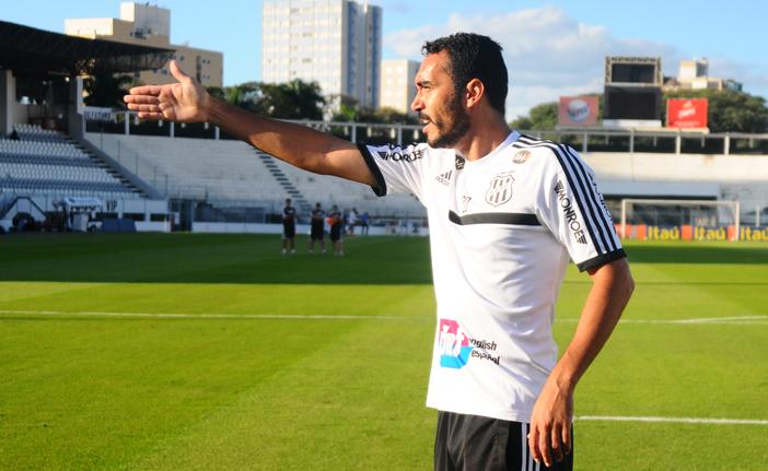 Depois de cumprir suspens&atilde;o autom&aacute;tica, o zagueiro Tiago Alves tem retorno confirmado no time titular ( Elcio Alves)