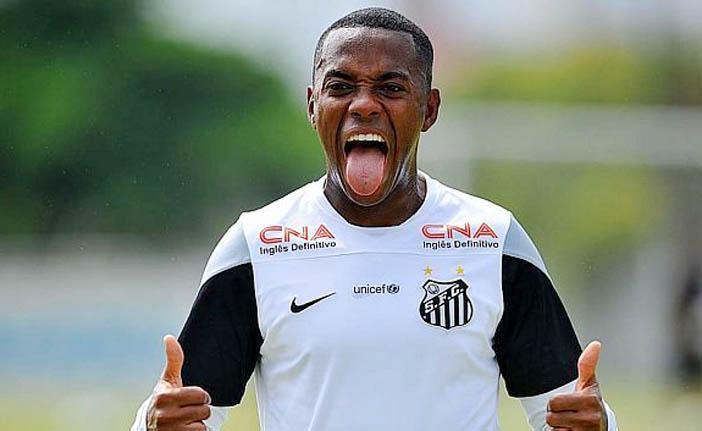 Robinho mostra bom humor durante treino do Santos (Divulgação)