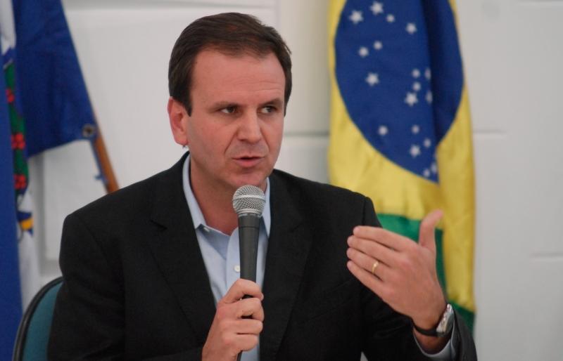O prefeito Eduardo Paes anuncia a suspensão do aumento das tarifas de ônibus, que subiram de R$ 2,75 para R$ 2,95 no dia 1º de junho (Agência Brasil)