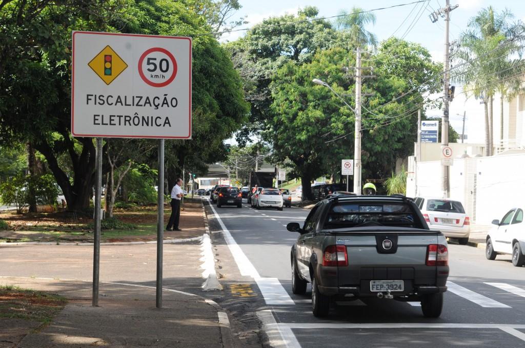 Segundo a Emdec, a altera&ccedil;&atilde;o ainda n&atilde;o foi efetivada e os radares da via ser&atilde;o aferidos para que funcionem com base na velocidade de 50km/h ( Dominique Torquato/ AAN)
