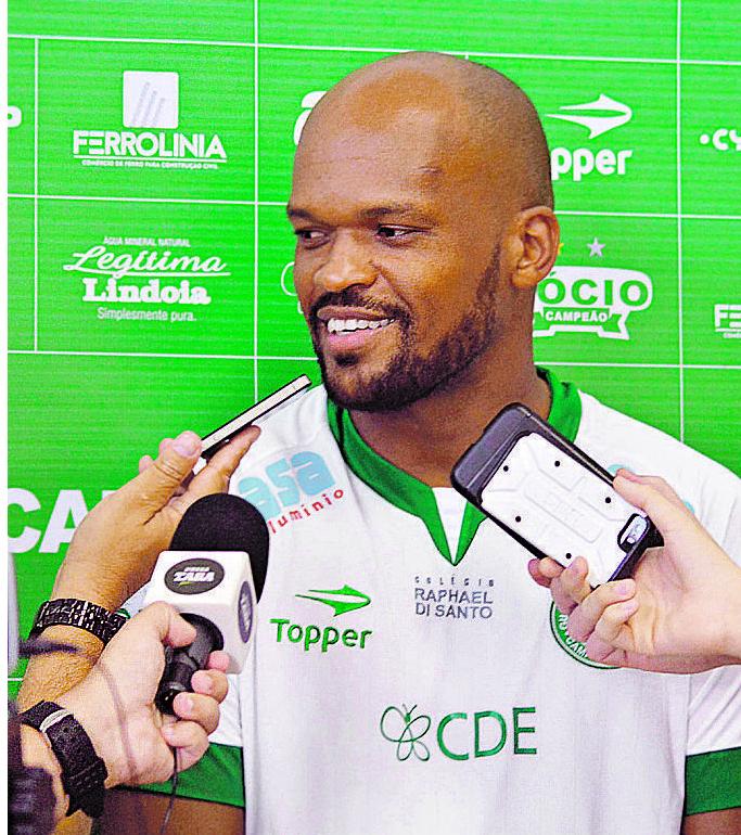 Edson Silva diz que pode ser um conselheiro para os mais jovens do elenco (Guarani Press)