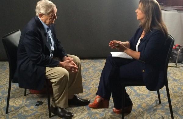 O milionário George Soros fala com exclusividade à repórter Carolina Cimenti no programa 'Milênio', da GloboNews ( Divulgação )