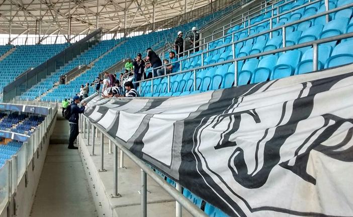 Torcida da Macaca est&aacute; presente em Porto Alegre para a estreia da equipe contra o Gr&ecirc;mio no Brasileir&atilde;o (Bruno Iório / Foto do Leitor)