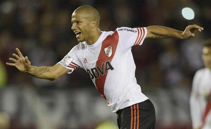 O uruguaio Carlos Sanchez foi o autor do gol da vit&oacute;ria do River Plate sobre o Boca Juniors (France Press)