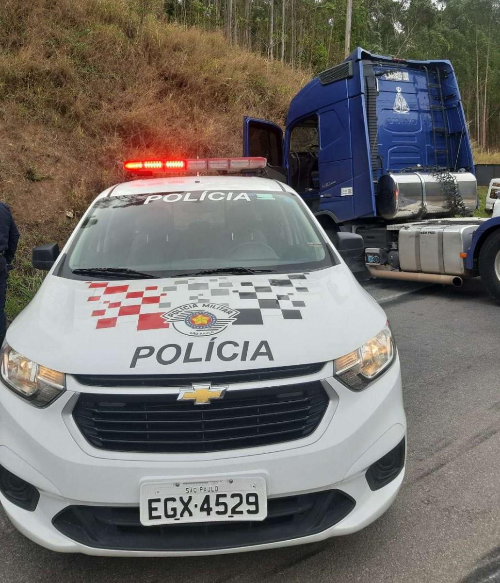 O veículo, avaliado em cerca de R$ 500 mil, foi recuperado pela Polícia Militar (Divulgação)
