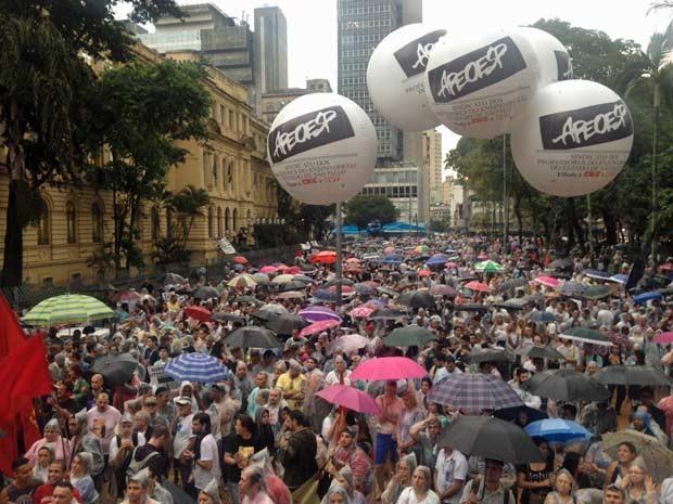 Desde o in&iacute;cio de maio, os docentes j&aacute; come&ccedil;aram a notar os descontos em seus demonstrativos de pagamento (Divulgação/ Apeoesp)