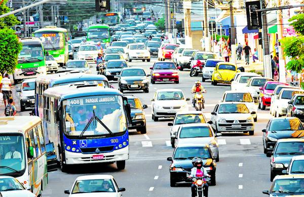 A movimentada Francisco Glic&eacute;rio, no cora&ccedil;&atilde;o do Centro de Campinas, para onde est&aacute; marcado o Carnaval 2015: questionamentos da PM ( Cedoc/ RAC)