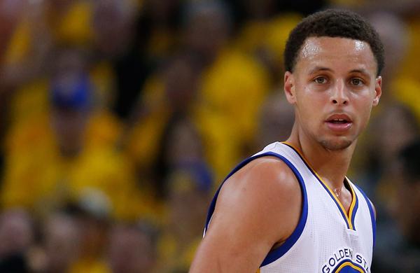 Curry, 27 anos, liderou os Warriors &agrave; melhor campanha da temporada regulamentar da NBA (France Press)