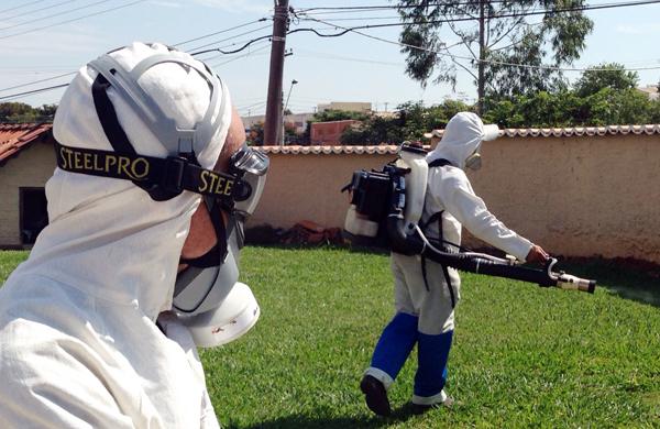 A a&ccedil;&atilde;o ocorreu em cerca de 30 quadras do bairro; epidemia na cidade ainda preocupa ( Dominique Torquato/ AAN)