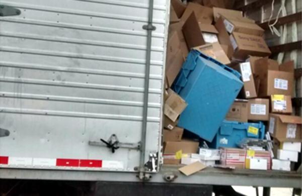 Parte da carga recuperada pela pol&iacute;cia de mega-assalto ao Magazine Luiza, em Louveira (Alenita Ramirez/ AAN)