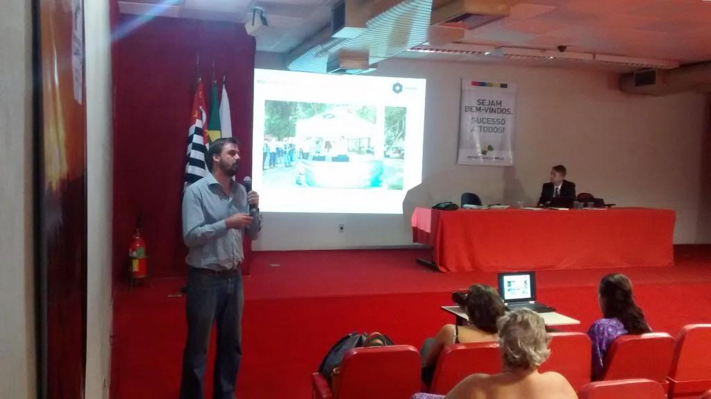 O engenheiro Guilherme Trivelatto, da empresa Oxitec,  fala sobre or
projeto do mosquito tr&acirc;nsg&ecirc;nico (Bruno Bacchetti/ AAN)