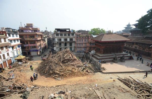 Katmandu, local do epicentro do terremoto que devastou o Nepal, est&aacute; deserta ap&oacute;s &ecirc;xodo de turistas e moradores (France Press)