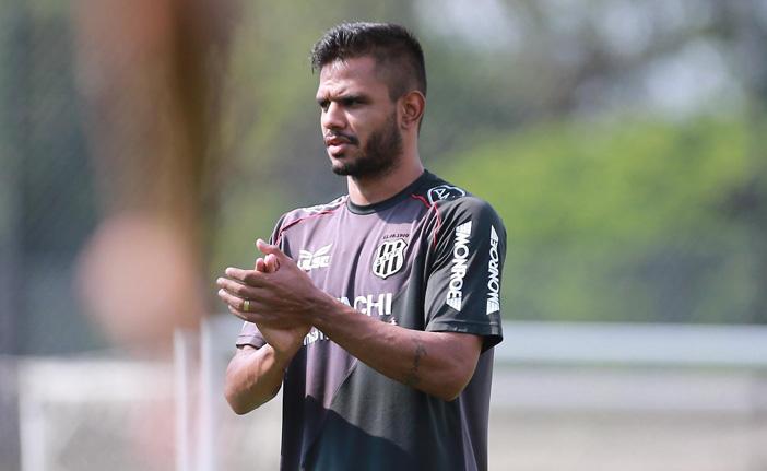Fernando Bob esteve no CT do Jardim Eulina e demonstrou abatimento ( Leandro Ferreira/AAN)