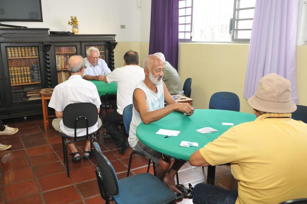 Sala de tranca: clube serve de ponto de encontro para campineiros da terceira idade (Carlos Sousa Ramos/AAN)