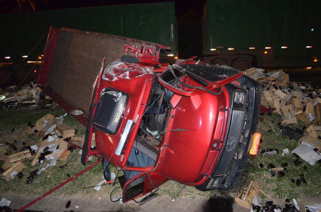 De acordo com a Pol&iacute;cia Rodovi&aacute;ria, o acidente aconteceu por volta das 21h no Km 170+600, sentido Capital (Mogi Guaçu Acontece)