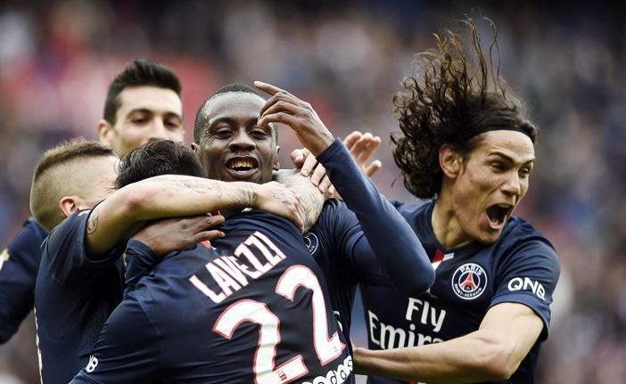 Jogadores do PSG comemoram no Parque dos Pr&iacute;ncipes: time teve grande atua&ccedil;&atilde;o diante do Lille (France Press)