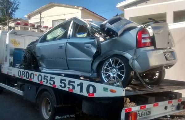 Dois jovens de 22 anos morreram apos o carro em que estavam, um astra, capotar nesta madrugada na avenida engenheiro Francisco de Paula Souza, na altura da vila formosa, Campinas ( Divulgação)
