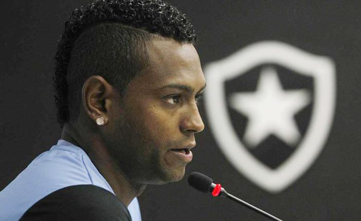 Jobson est&aacute; fora das finais do Campeonato Carioca contra o Vasco (Divulgação)