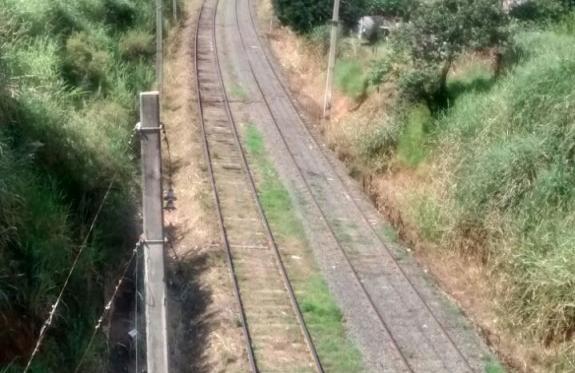Morador passava por viaduto e viu homem ferido na linha f&eacute;rrea e acionou a pol&iacute;cia (Alenita Ramirez/AAN)