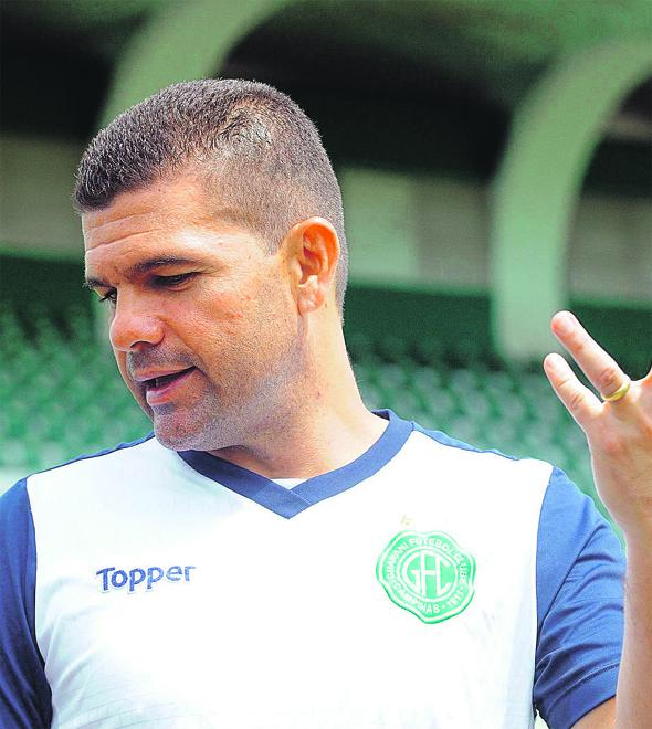 Umberto Louzer não se abala com o resultado ruim da primeira partida: "Vamos tirar lições da derrota. No sábado, temos o Sampaio Corrêa e precisamos fazer o dever de casa" (Cedoc/RAC)