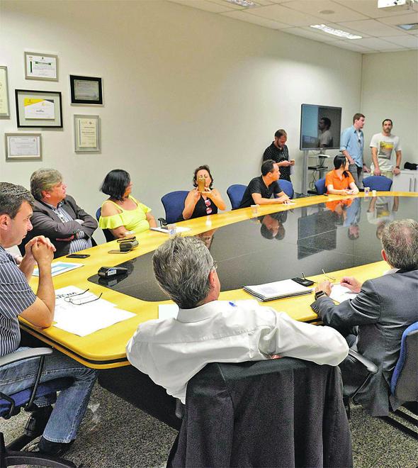 Demonstração da tecnologia, que deverá dar melhor qualidade e fluidez para o trânsito da área central e da Avenida Francisco de Paula Leite (Giuliano Miranda/RIC/PMI/divulgação)