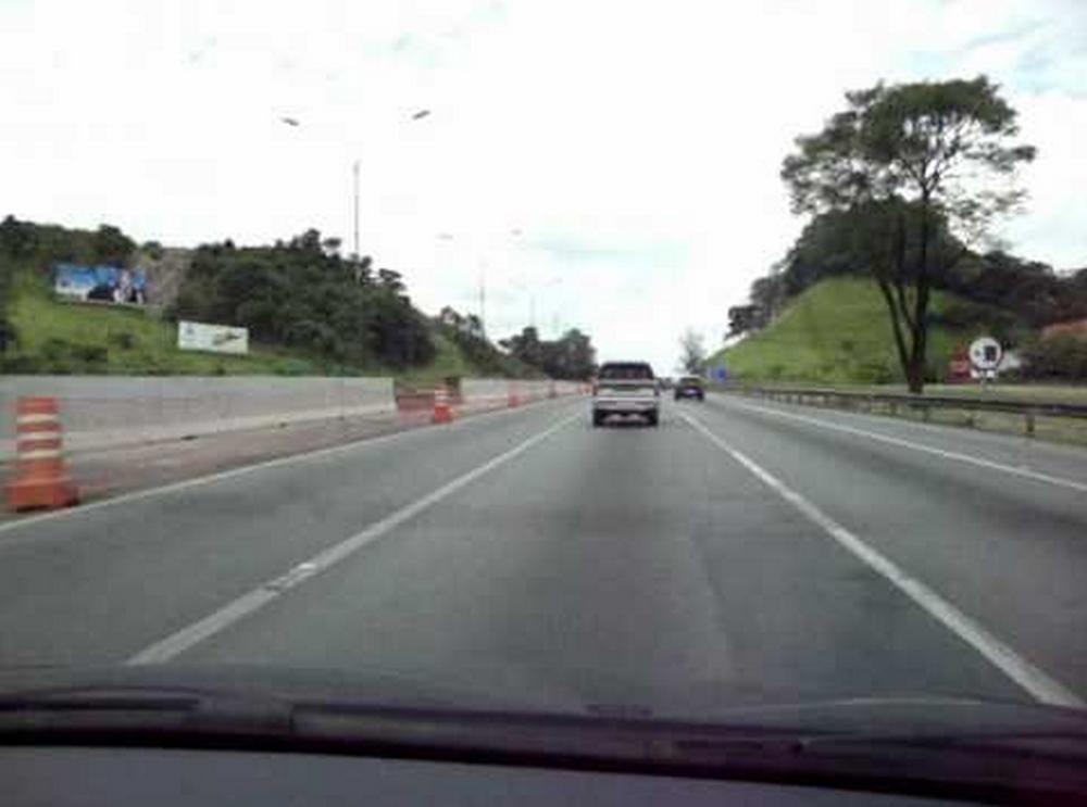 Rodovia Deputado Archimedes Lammoglia passar&aacute; por limpeza (Captura de vídeo)
