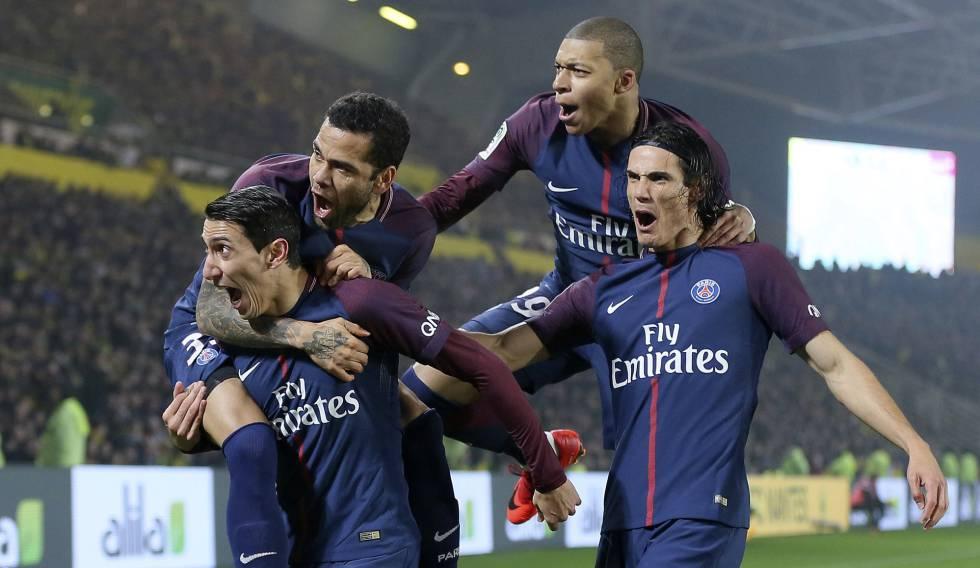 Elenco do PSG durante partida do Campeonato Francês (AFP)