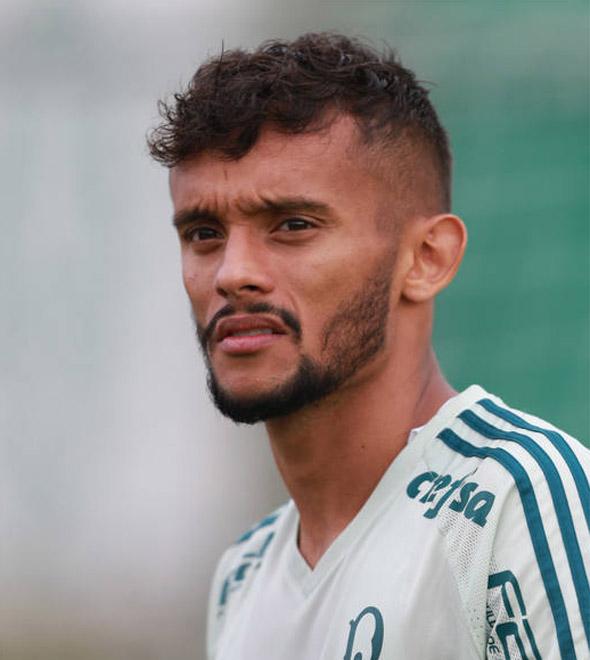 Gustavo Scarpa durante treino no Palmeiras (Divulgação)