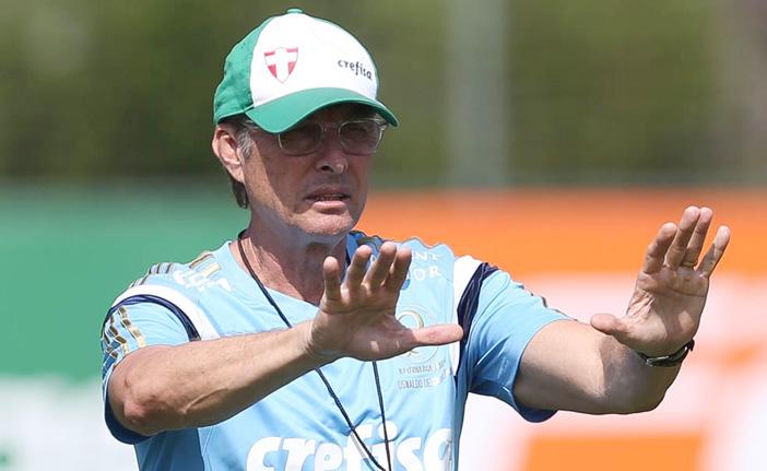 Oswaldo de Oliveira jogou o favoritismo para o lado do Corinthians (Cesar Greco/ Agência Palmeiras/ Divulgação )