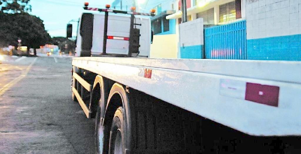 Os tons vermelho e branco, juntos, proporcionam contraste e representam uma mensagem de perigo: alerta para a necessidade de diminuir a velocidade ( Leandro Ferreira/ AAN)