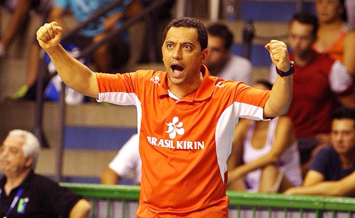 O t&eacute;cnico Alexandre Stanzioni acredita que, na pr&oacute;xima temporada, o V&ocirc;lei Brasil Kirin brigar&aacute; por mais t&iacute;tulos (Divulgação)
