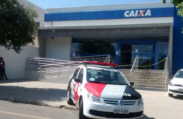 Ag&ecirc;ncia banc&aacute;ria da Caixa Econ&ocirc;mica Federal foi assaltada nesta sexta-feira (Alenita Ramirez/AAN)