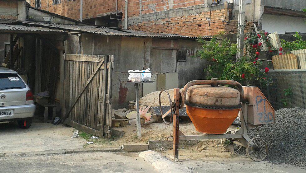 Solidariedade e o voluntariado t&ecirc;m sido o diferencial na vida de muitos moradores do bairro Vila Brandina ( Leandro Ferreira/ AAN)